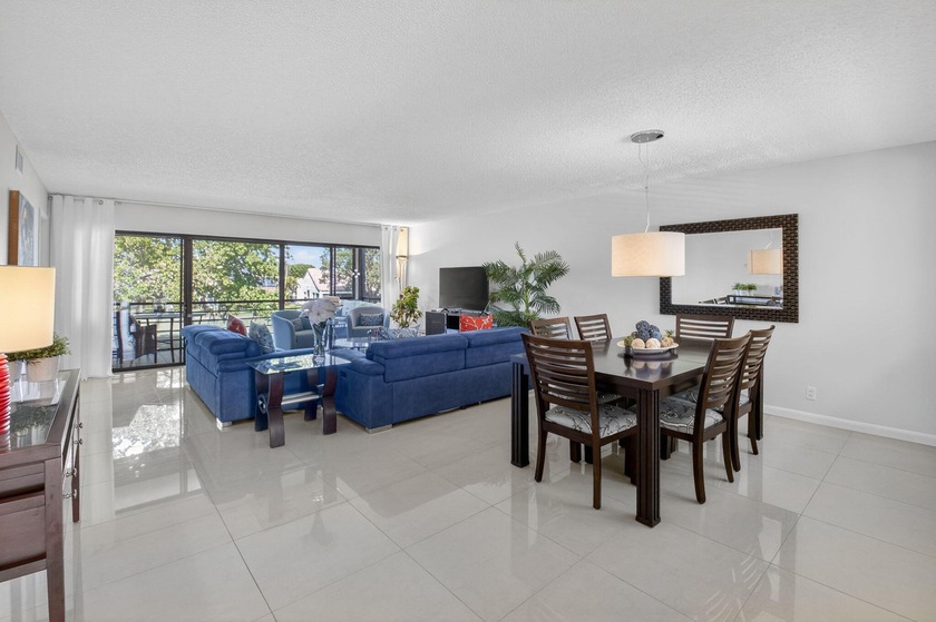 This tastefully updated condo is move-in ready and has been - Beach Condo for sale in Boynton Beach, Florida on Beachhouse.com