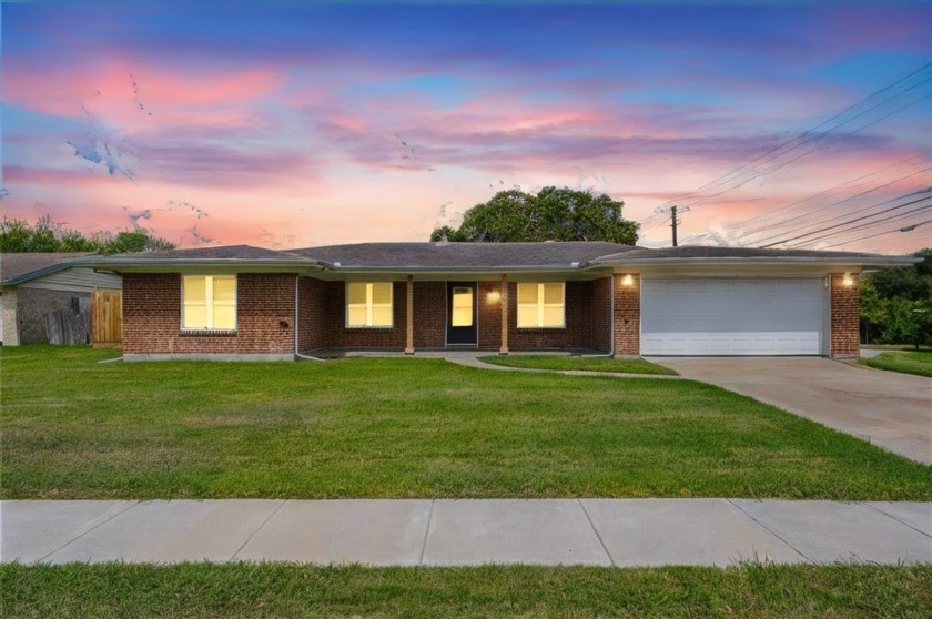 Welcome to 502 Fairfield Drive, nestled in the heart of Corpus - Beach Home for sale in Corpus Christi, Texas on Beachhouse.com