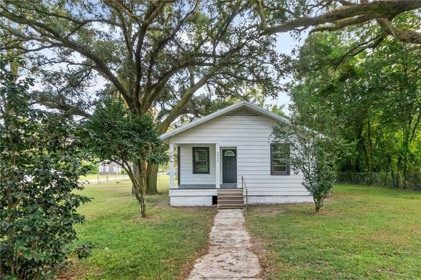 Renovated Corner-Lot Gem With $5,000 Buyer Bonus - Seller will - Beach Home for sale in Mobile, Alabama on Beachhouse.com