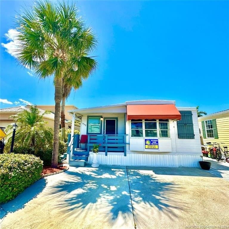 WELCOME TO PARADISE! SUPER COZY 1 BEDROOM 1 BATH, LARGE OPEN - Beach Home for sale in Jensen Beach, Florida on Beachhouse.com