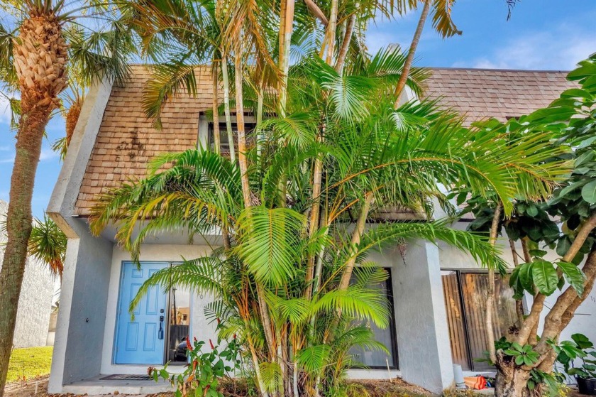 IMPECCABLY UPDATED END UNIT WITH SCREENED LANAI OVER LOOKING A - Beach Townhome/Townhouse for sale in Delray Beach, Florida on Beachhouse.com