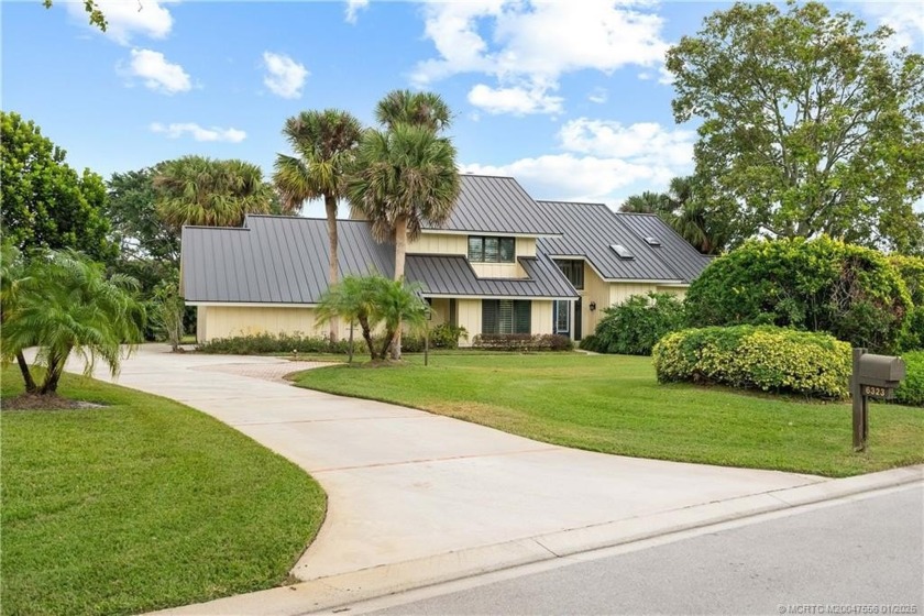 The Mariner Sands Golf Club offers 2 golf courses, tennis - Beach Home for sale in Stuart, Florida on Beachhouse.com