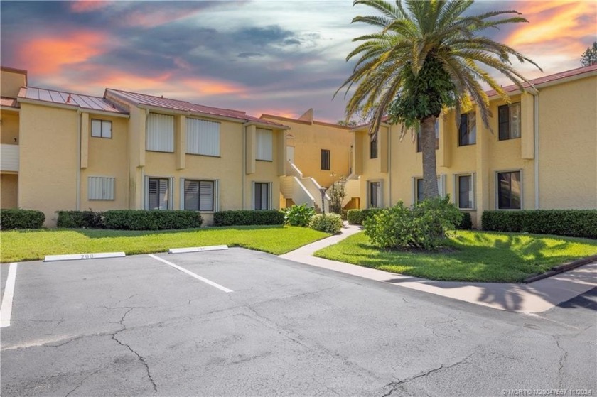 Fresh, sunny, ground-floor 2BR/2BA condo on the 6th fairway of - Beach Condo for sale in Stuart, Florida on Beachhouse.com