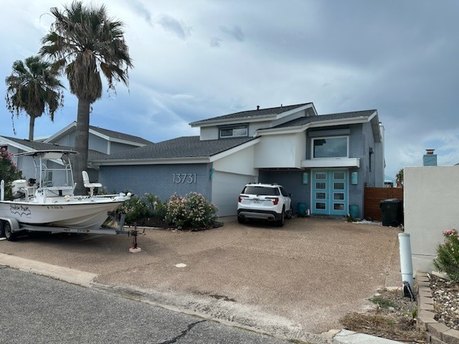 Serene Waterfront Oasis! Nestled in the popular Commodores Cove - Beach Home for sale in Corpus Christi, Texas on Beachhouse.com