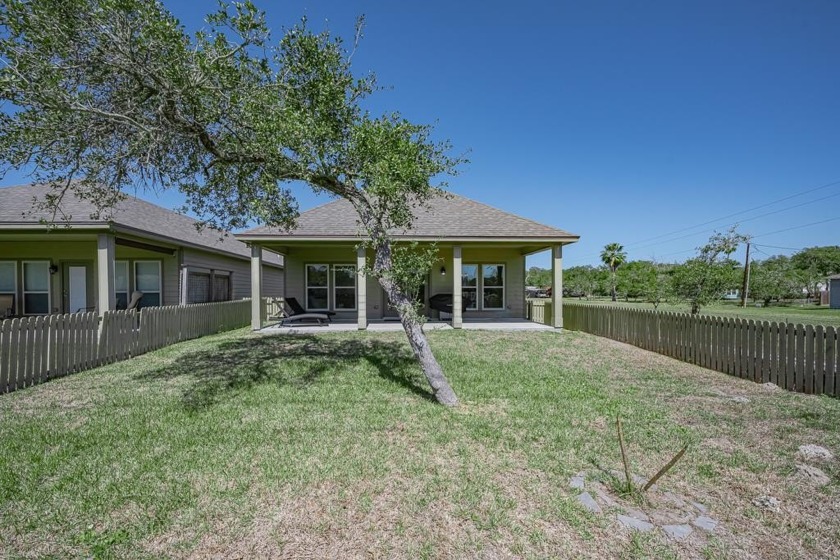 2 bedroom 2 bath townhome in the heart of Rockport with a - Beach Home for sale in Rockport, Texas on Beachhouse.com