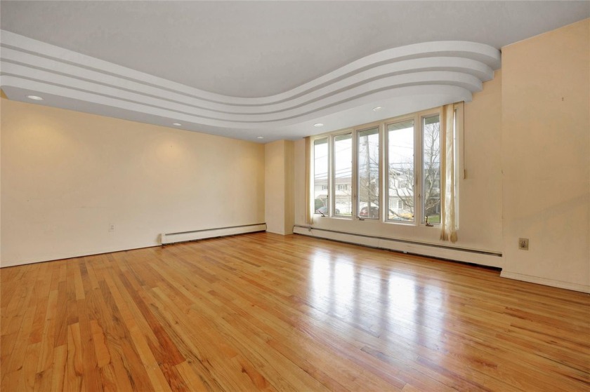 Lovely Three to Four Bedroom High Ranch in Desirable Massapequa - Beach Home for sale in Massapequa, New York on Beachhouse.com