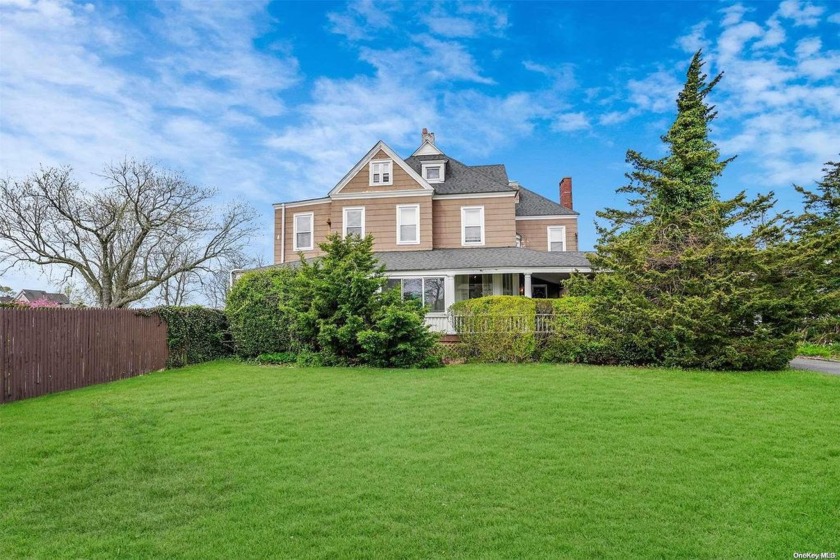 WELCOME HOME TO THIS SOUTH OF MONTAUK 5000 SQ FOOT CLASSIC 1875 - Beach Home for sale in Bay Shore, New York on Beachhouse.com