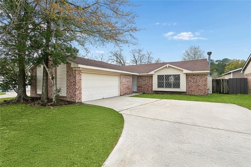 Beautiful 3-bedroom, 2-bath home featuring a spacious living - Beach Home for sale in Slidell, Louisiana on Beachhouse.com