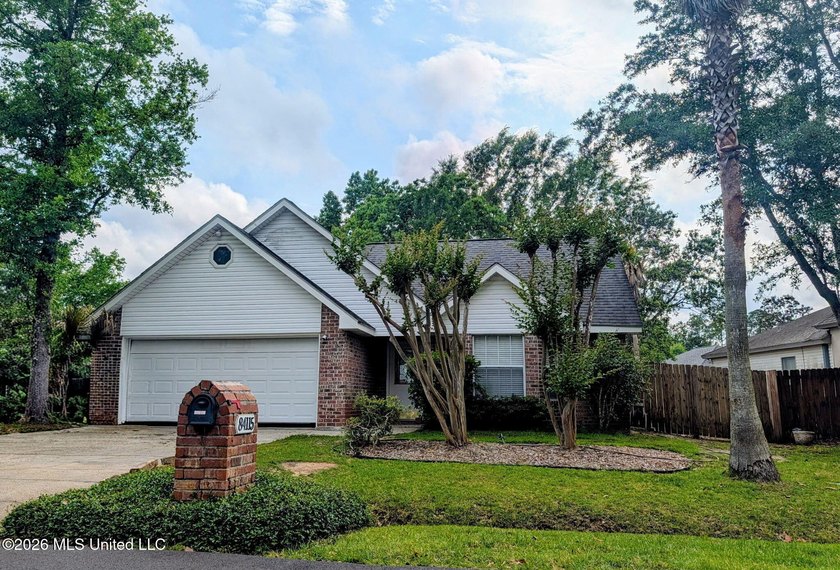 Great family home close to golf course. High ceilings. Fireplace - Beach Home for sale in Diamondhead, Mississippi on Beachhouse.com