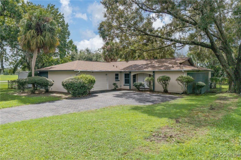 MOTIVATED SELLER! - Right in the Heart of Crystal River! Welcome - Beach Home for sale in Crystal River, Florida on Beachhouse.com