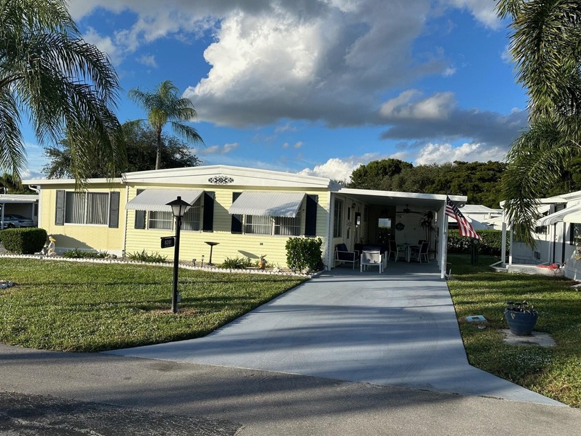 Fabulous 2br/2ba double-wide coach in popular 55+ West Lakes of - Beach Home for sale in Boca Raton, Florida on Beachhouse.com