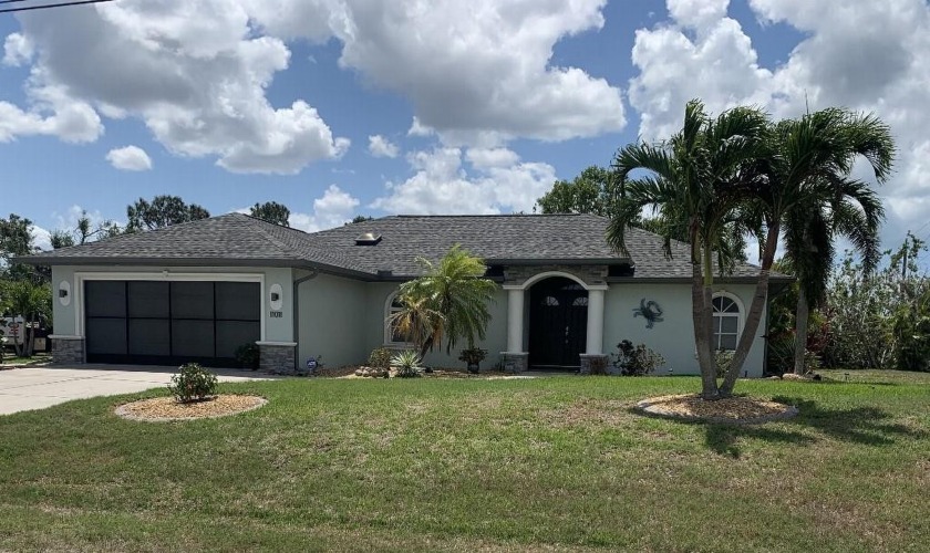 Welcome to this beautifully maintained 3 bedrooms, 2 bath, pool - Beach Home for sale in Englewood, Florida on Beachhouse.com