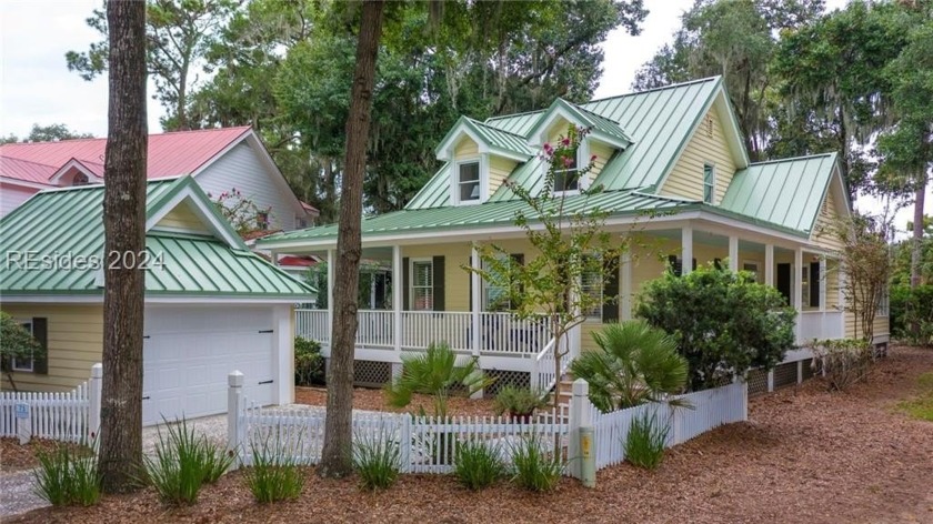 Situated between the 18th Green and the 10th Tee box of the Haig - Beach Home for sale in Daufuskie Island, South Carolina on Beachhouse.com