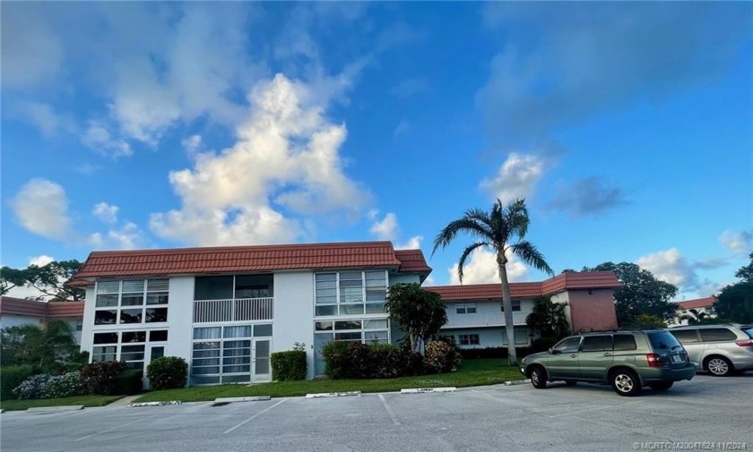 E4 is a beautifully renovated first floor 1/1 in a very active - Beach Condo for sale in Stuart, Florida on Beachhouse.com