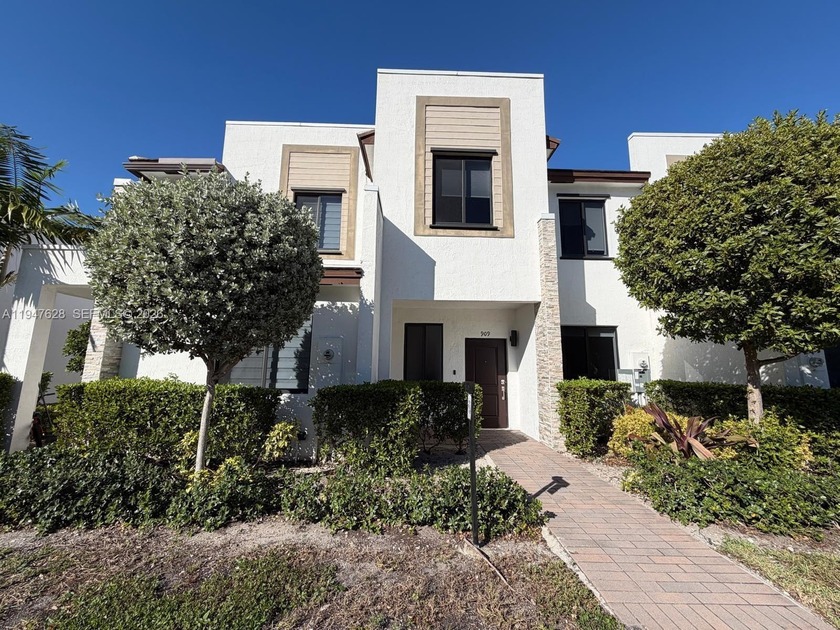 Built in 2022, this 3-bedroom, 2.5-bath townhouse offers close - Beach Townhome/Townhouse for sale in Miami, Florida on Beachhouse.com