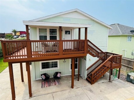 Two units for the price of one! Amazing location just down from - Beach Home for sale in Port Aransas, Texas on Beachhouse.com