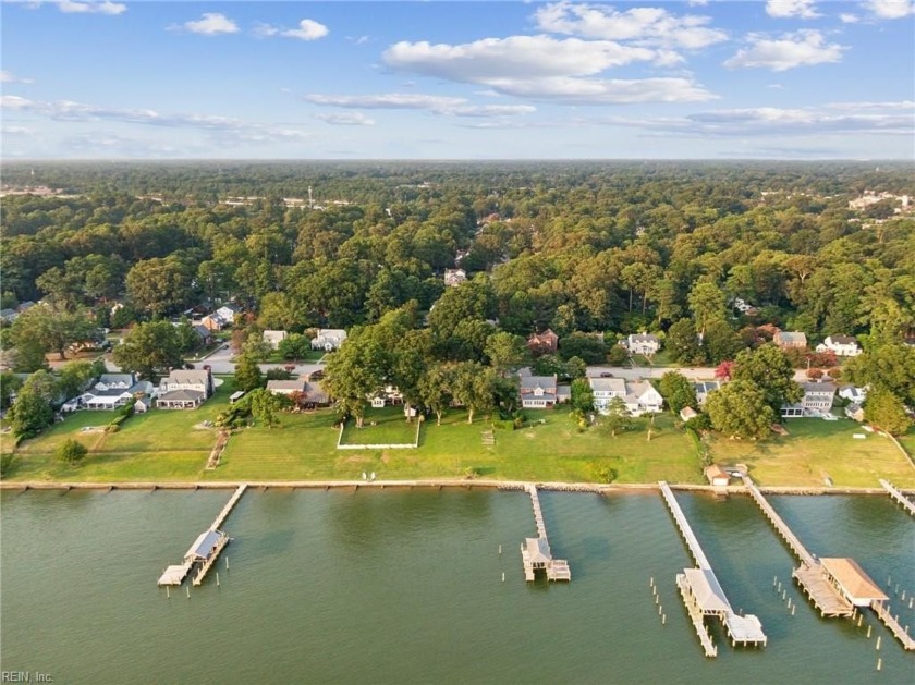 Experience the ultimate in living at this beautiful James River - Beach Home for sale in Newport News, Virginia on Beachhouse.com