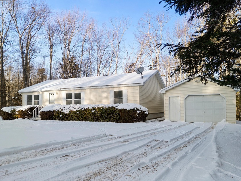 This well-maintained 3-bedroom, 2-bath ranch offers comfortable - Beach Home for sale in Rockport, Maine on Beachhouse.com