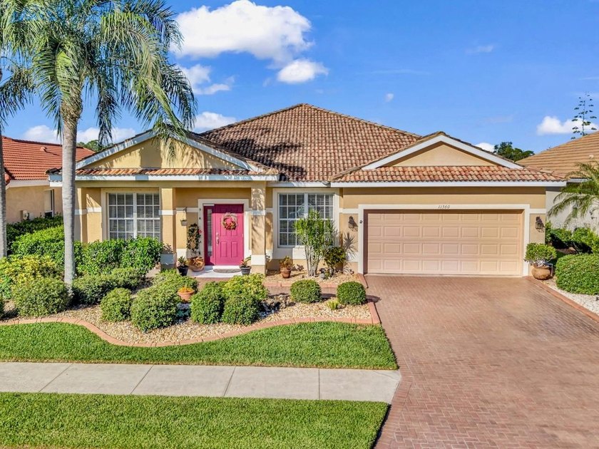 This Venice Stoneybrook waterfront home is the perfect - Beach Home for sale in Venice, Florida on Beachhouse.com