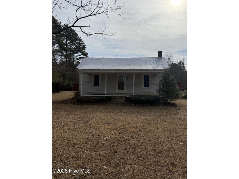 Living in the country in a cute farmhouse on an acre of land - Beach Home for sale in Edenton, North Carolina on Beachhouse.com