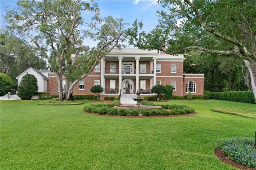 An excellent example of Georgian architecture, Le Marais has - Beach Home for sale in Saint Simons, Georgia on Beachhouse.com