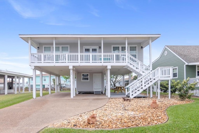 Welcome to your perfect island getaway! This lovely Key Allegro - Beach Home for sale in Rockport, Texas on Beachhouse.com
