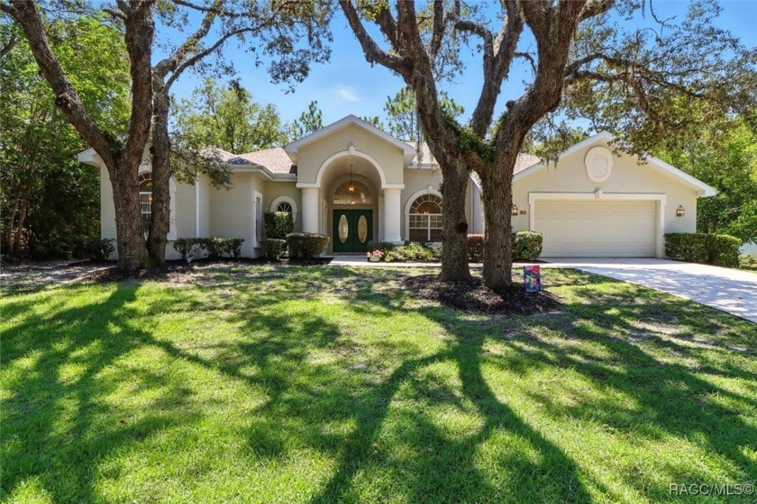 Immaculate Custom-Built Pool Home in Sugarmill Woods - Move-In - Beach Home for sale in Homosassa, Florida on Beachhouse.com