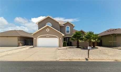 RARE 4 bedroom/2-1/2 bath home on the Island with a
 POOL! NO - Beach Home for sale in Corpus Christi, Texas on Beachhouse.com