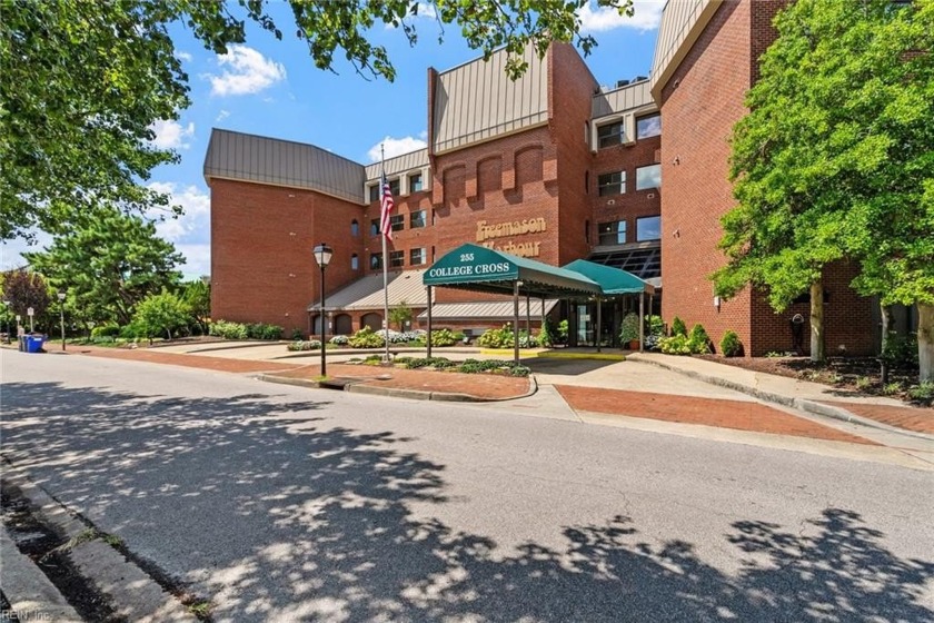 Wonderful location and beautifully updated unit in the heart of - Beach Condo for sale in Norfolk, Virginia on Beachhouse.com