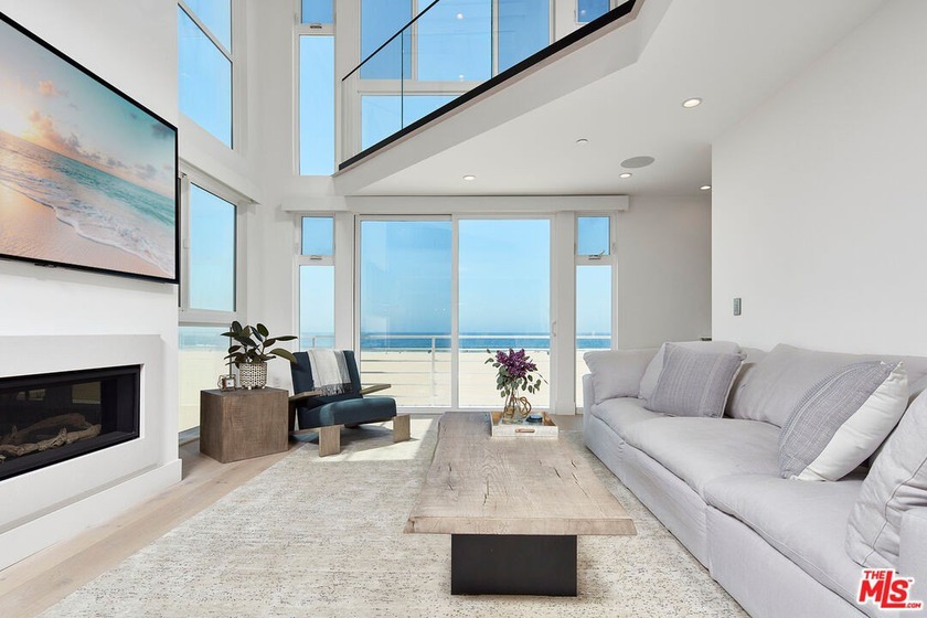 Welcome home to this premier ocean-front architectural home in - Beach Condo for sale in Marina Del Rey, California on Beachhouse.com