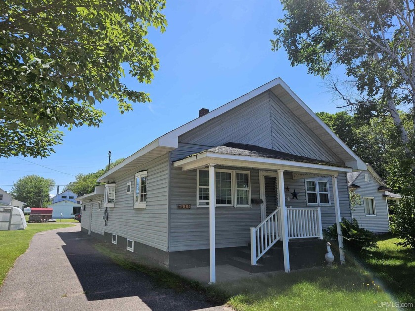 Cute, Super efficient, well maintained 2 bedroom home on a huge - Beach Home for sale in Ontonagon, Michigan on Beachhouse.com