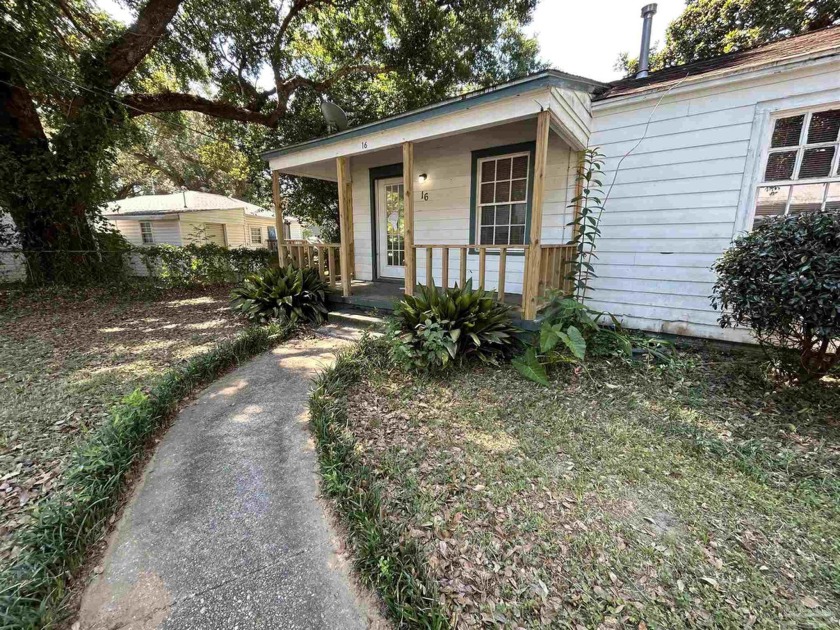 Calling all investors!! This 3 bedroom 1 bathroom home is - Beach Home for sale in Pensacola, Florida on Beachhouse.com