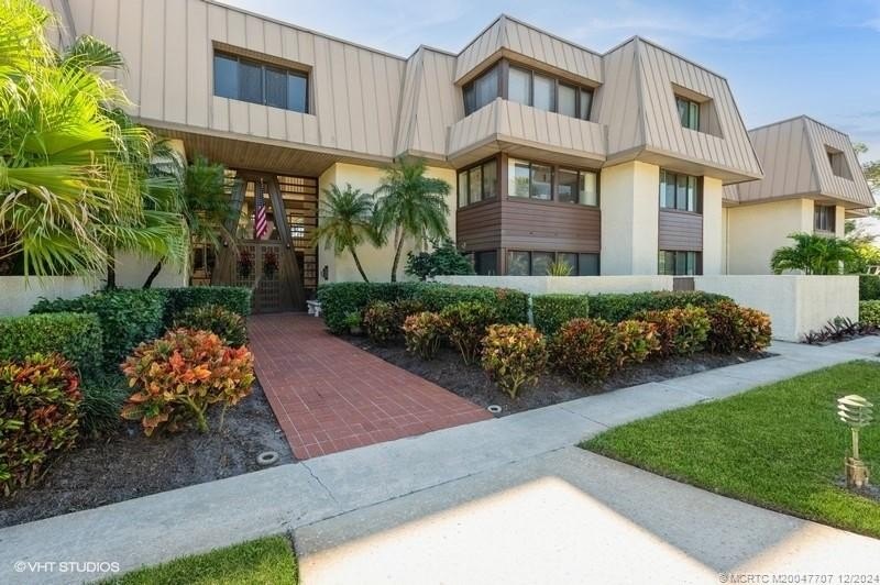 Penthouse condo remodeled with high end finishes. 2 br, 2 ba - Beach Condo for sale in Stuart, Florida on Beachhouse.com