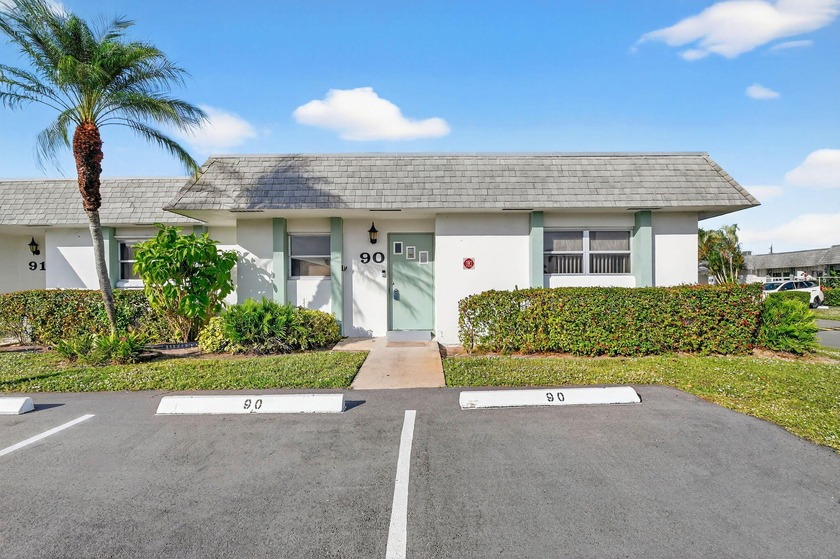 Fantastic opportunity in this desirable section of Cresthaven - Beach Condo for sale in West Palm Beach, Florida on Beachhouse.com