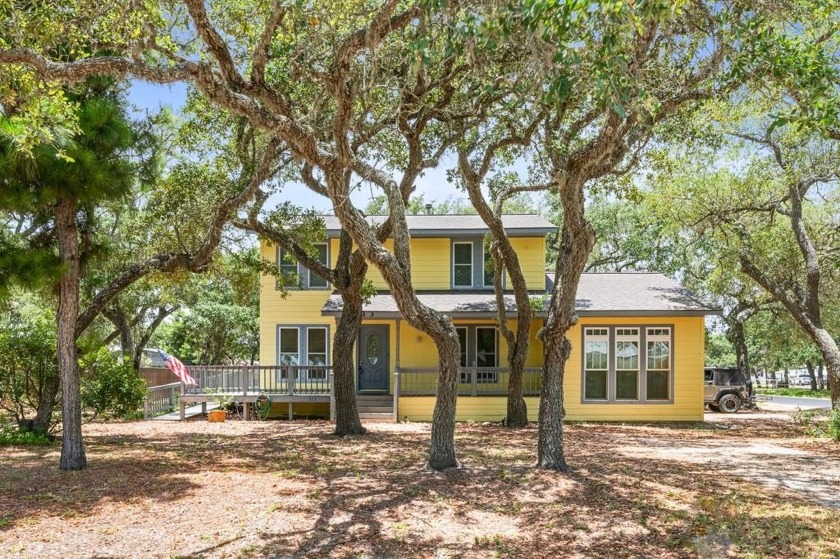 Discover this lovely 3 bedroom, 2 1/2 bathroom home nestled on a - Beach Home for sale in Fulton, Texas on Beachhouse.com