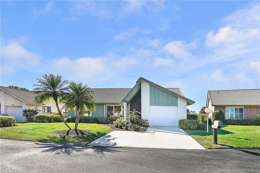 AMAZING golf views, 3/2 concrete block home in the beautiful - Beach Home for sale in Stuart, Florida on Beachhouse.com