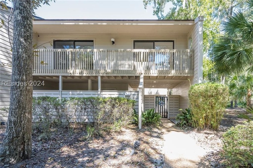 Don't miss this rare chance for a 3BR end unit in Shipmaster - Beach Home for sale in Hilton Head Island, South Carolina on Beachhouse.com