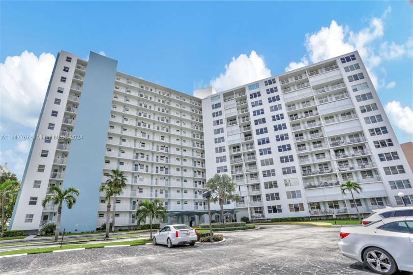 Step into an open-concept design filled with natural light - Beach Condo for sale in Pompano Beach, Florida on Beachhouse.com