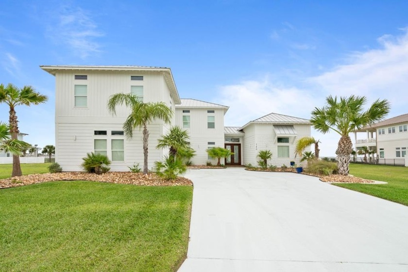 Experience the best of luxury coastal living in this stunning 3 - Beach Home for sale in Rockport, Texas on Beachhouse.com