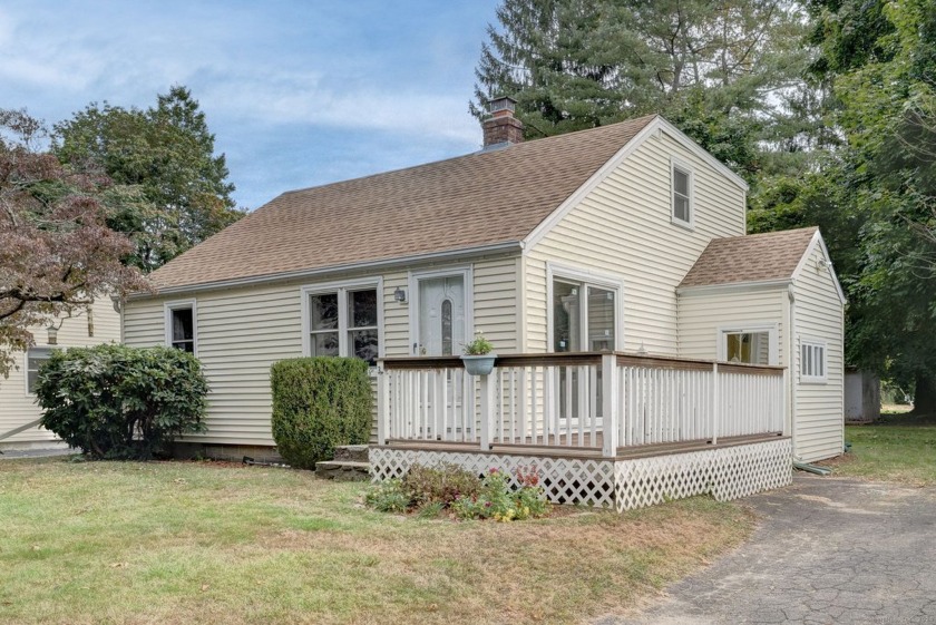 NEAR THE WATER! Charming and well-maintained home within walking - Beach Home for sale in Clinton, Connecticut on Beachhouse.com