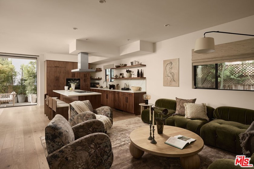 This rare and private tri-level townhome presents a unique - Beach Townhome/Townhouse for sale in Santa Monica, California on Beachhouse.com