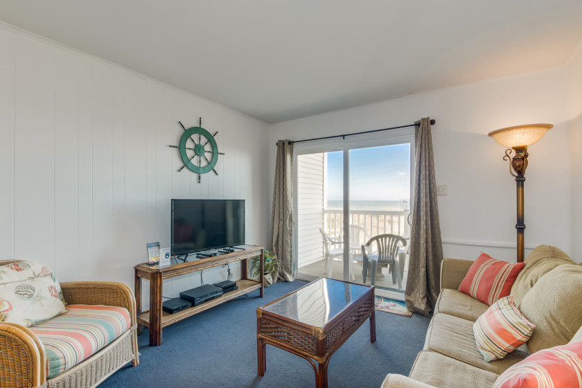 Nicely decorated unit in Low-rise building + FREE DAILY - Beach Vacation Rentals in North Myrtle Beach, South Carolina on Beachhouse.com