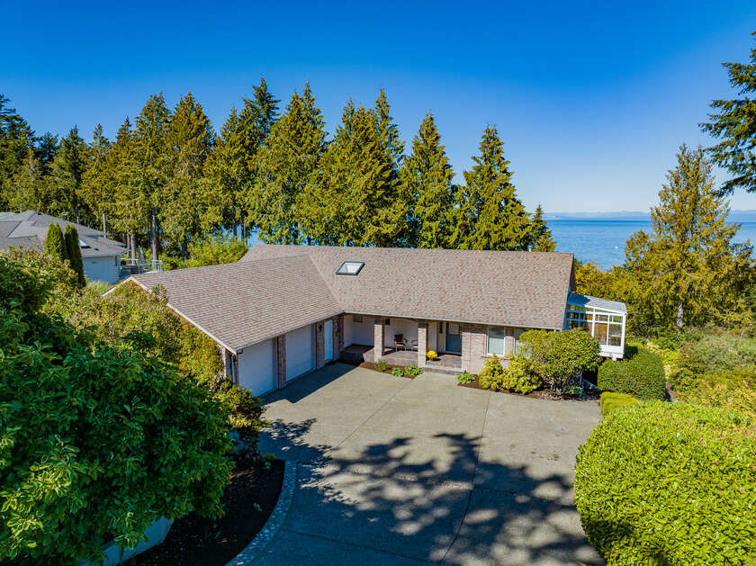 Incredible oceanfront awaits you with this unique property - Beach Home for sale in Qualicum Beach, British Columbia on Beachhouse.com