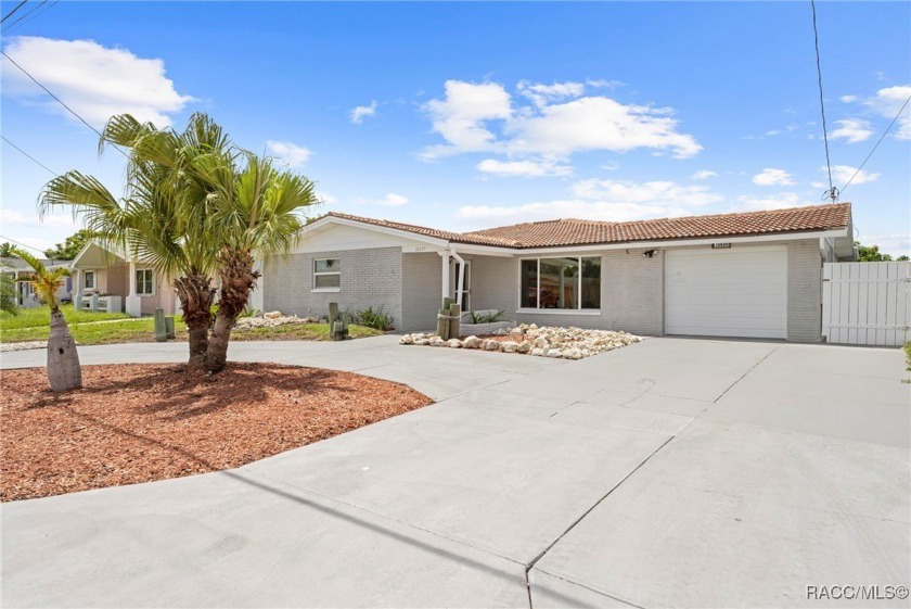 Live the Salt Life in this beautifully maintained, move-in ready - Beach Home for sale in Hudson, Florida on Beachhouse.com