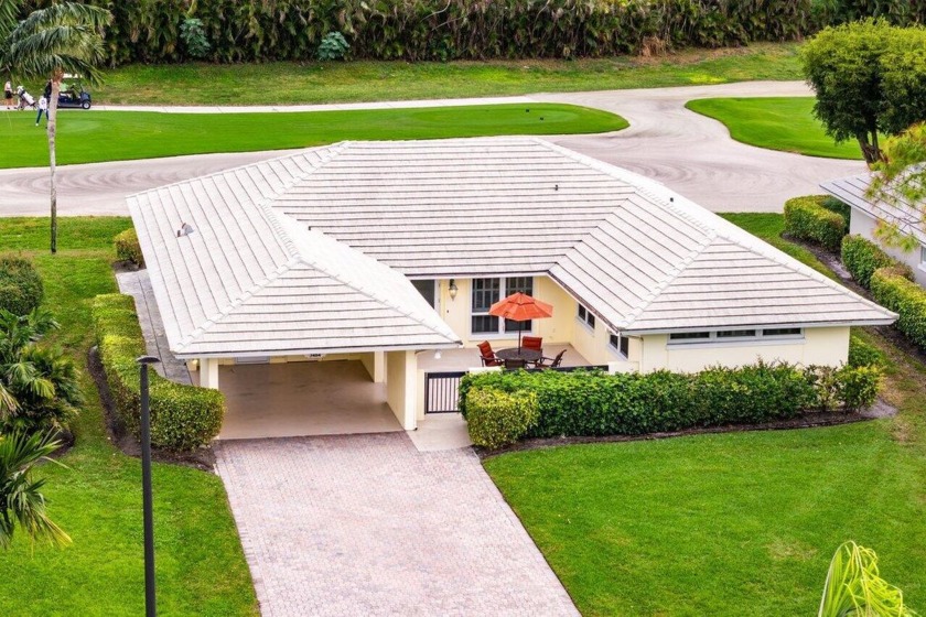 This inviting 3-bedroom, 3 and 1/2 bathroom home  perfect blend - Beach Home for sale in Boynton Beach, Florida on Beachhouse.com