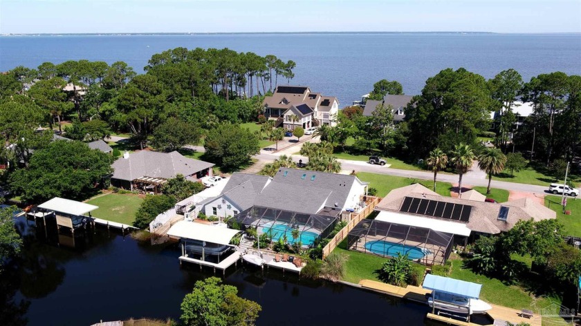 Exquisite and rare canal-front property with a boat lift, new - Beach Home for sale in Gulf Breeze, Florida on Beachhouse.com