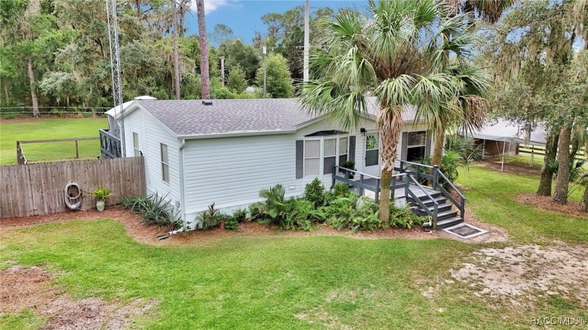 Country Living At It's Best! Close to the Horse Trails & Lake - Beach Home for sale in Crystal River, Florida on Beachhouse.com