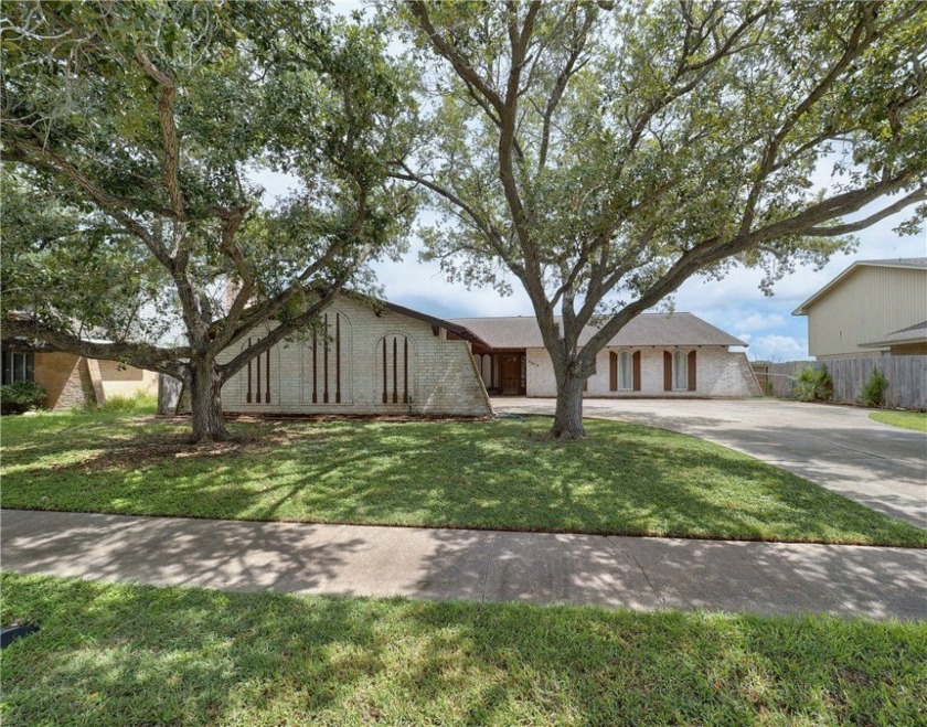 Welcome to this spacious 4-bedroom, 2-and-a-half bathroom home - Beach Home for sale in Corpus Christi, Texas on Beachhouse.com