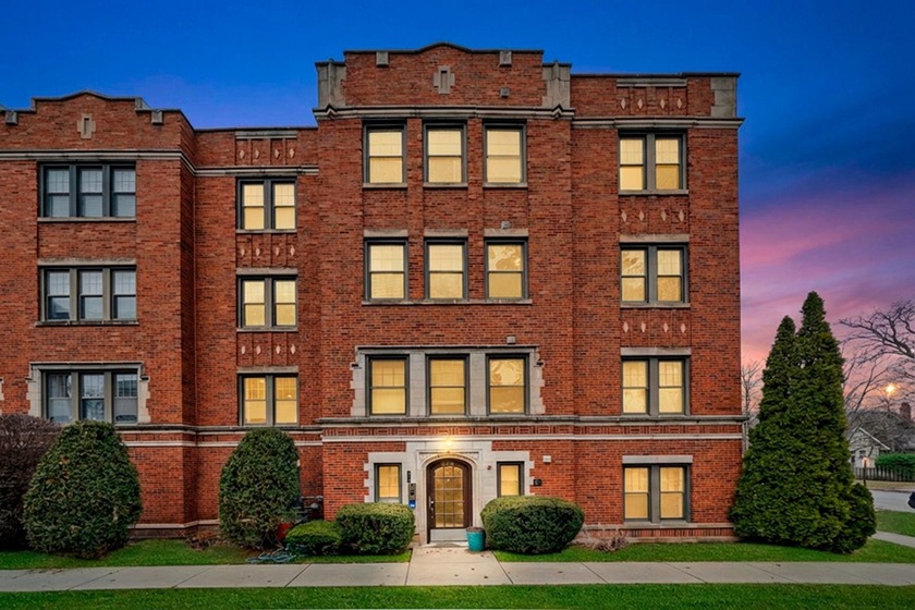 FABULOUS MOVE IN READY, LIGHT FILLED CONDO IN PRIME EVANSTON - Beach Condo for sale in Evanston, Illinois on Beachhouse.com