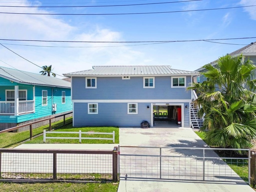 Welcome to the Fun Life @ Rockport Beach, Tx!  Located 2 Blocks - Beach Home for sale in Rockport, Texas on Beachhouse.com